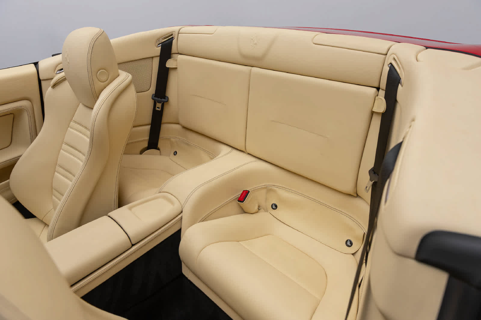 Used 2010 Ferrari California RWD image 11