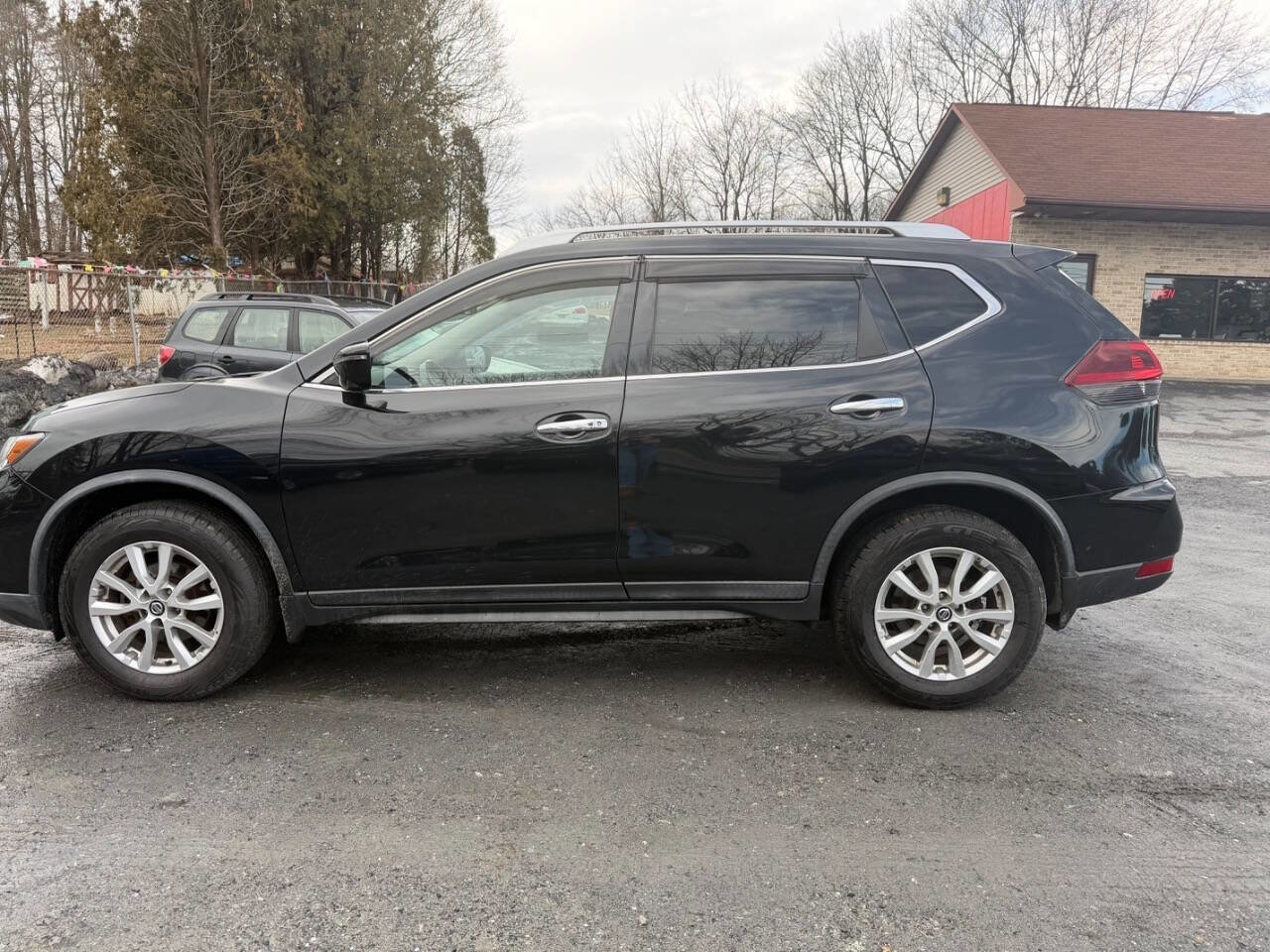 Used 2018 Nissan Rogue SV w/ Premium Package image 7