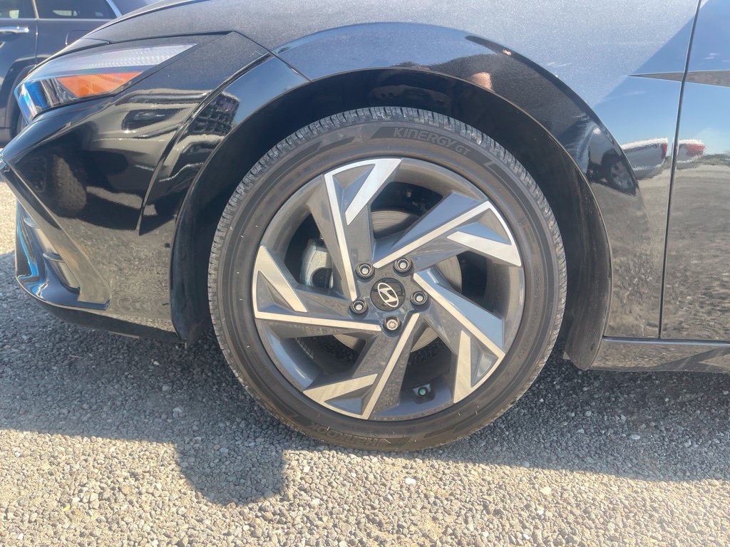 Used 2025 Hyundai Elantra SEL FWD image 10