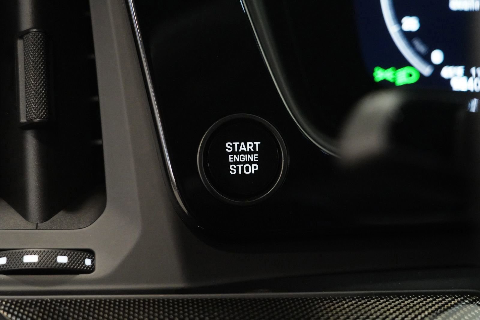 Used 2025 Porsche Cayenne Turbo GT image 31