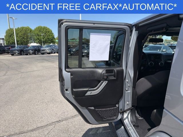Used 2016 Jeep Wrangler Unlimited Sahara w/ Dual Top Group AWD/4WD image 22
