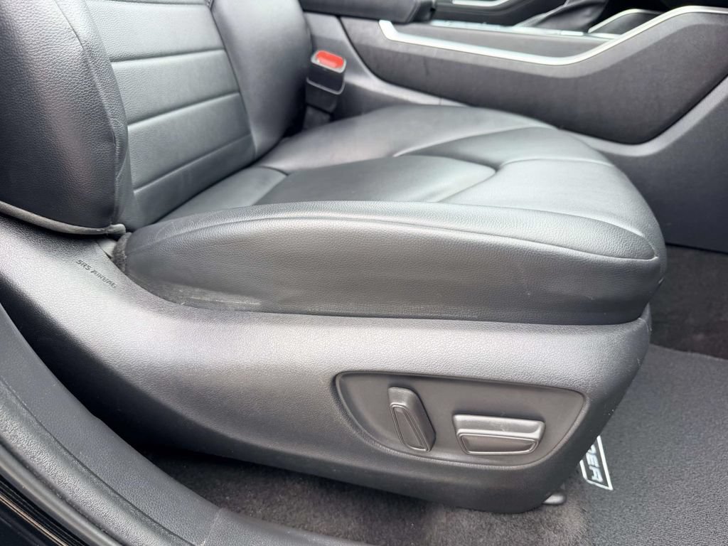 Used 2023 Toyota Highlander XLE AWD/4WD image 12