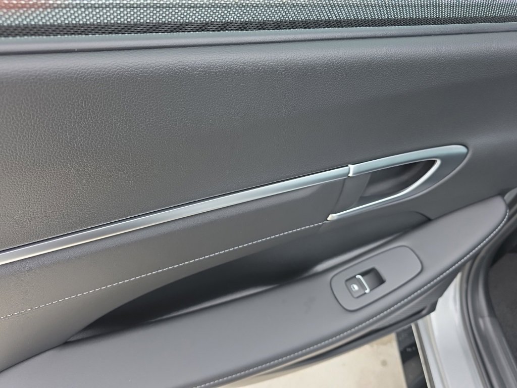 New 2025 Hyundai Sonata Limited image 13
