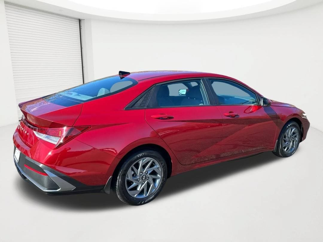 Certified 2024 Hyundai Elantra SEL FWD image 5