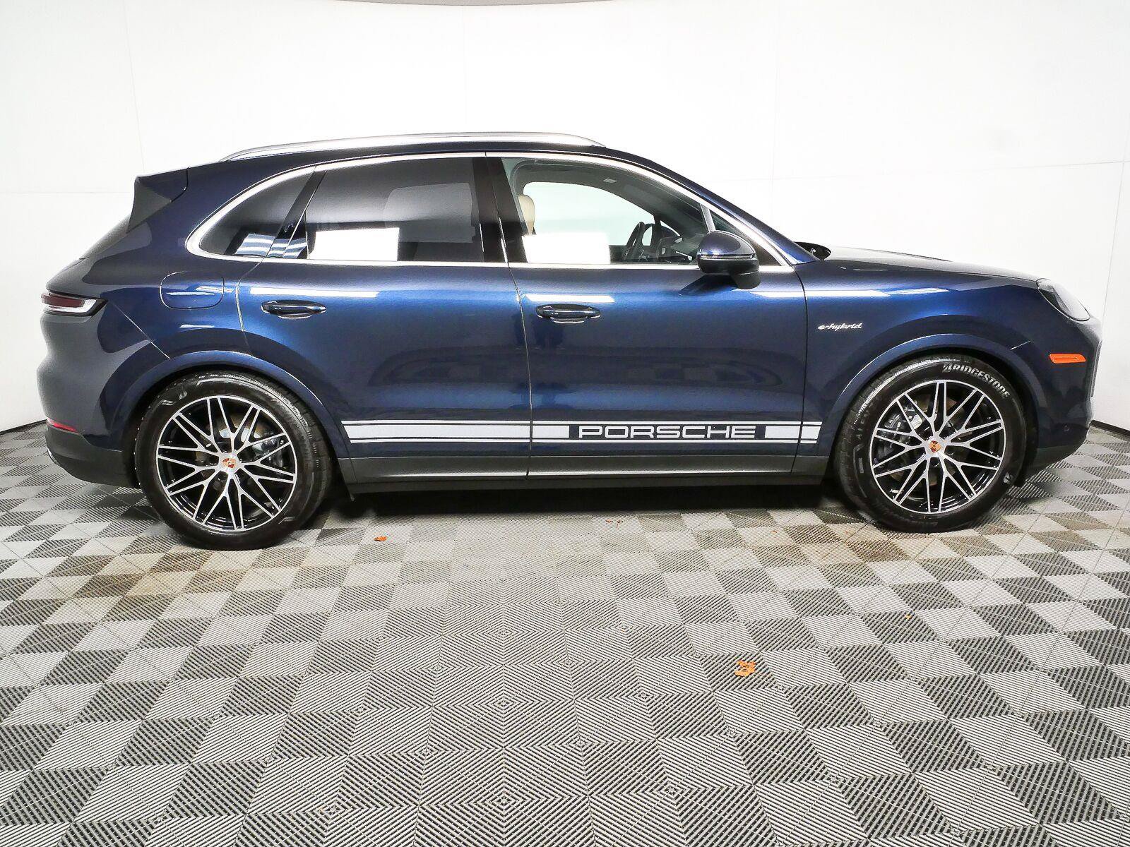 Certified 2026 Porsche Cayenne E-Hybrid AWD/4WD image 29