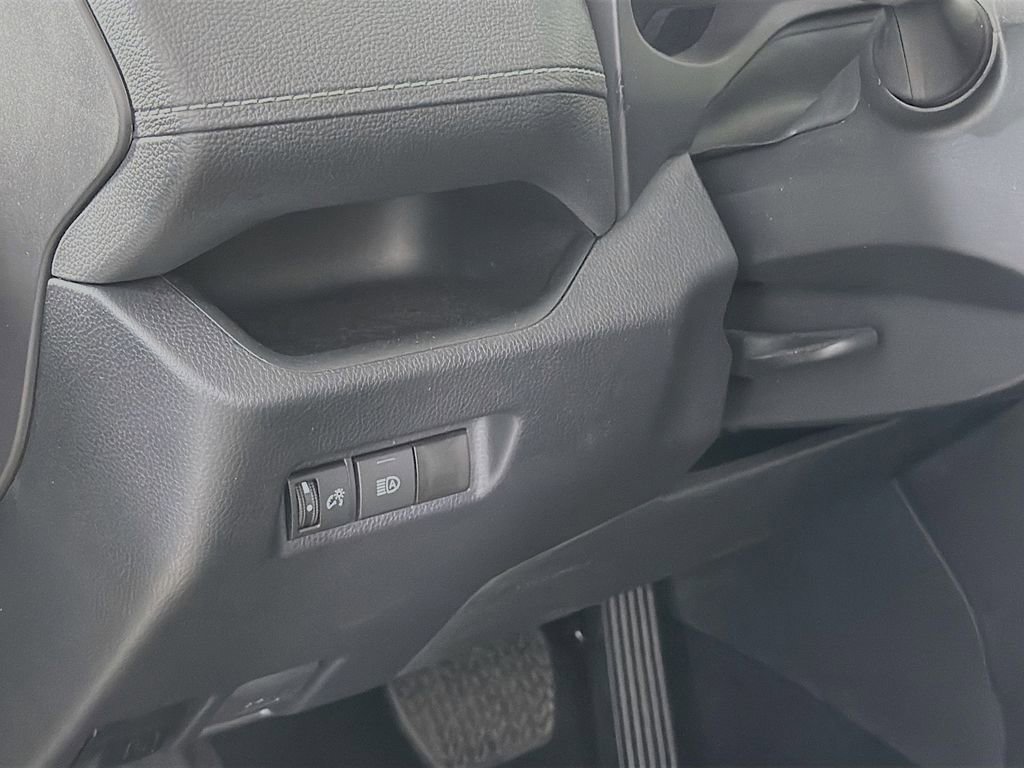 Used 2025 Toyota RAV4 XLE FWD image 12