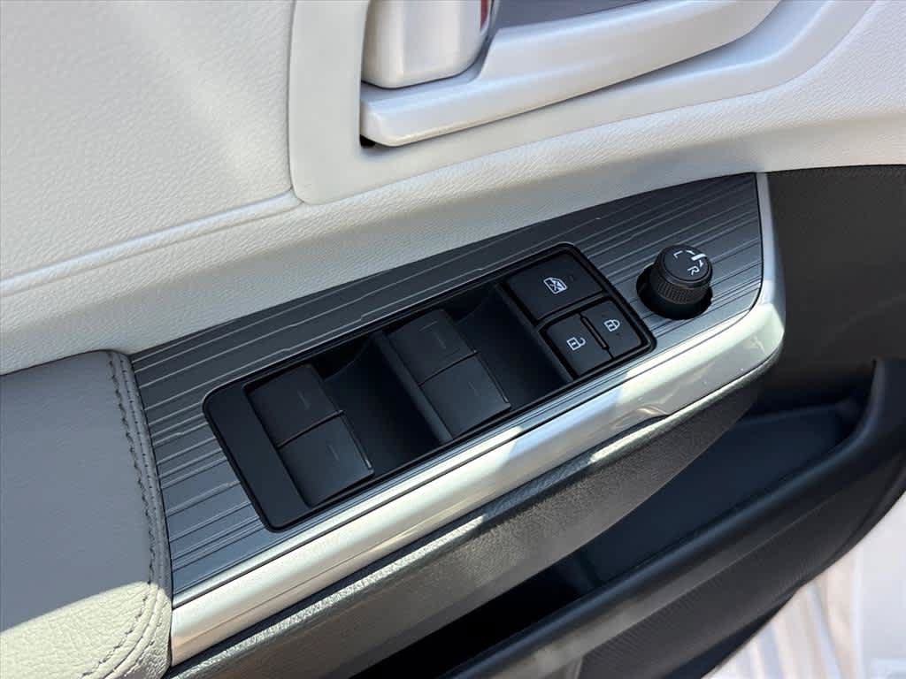 New 2026 Toyota Sienna LE FWD image 21