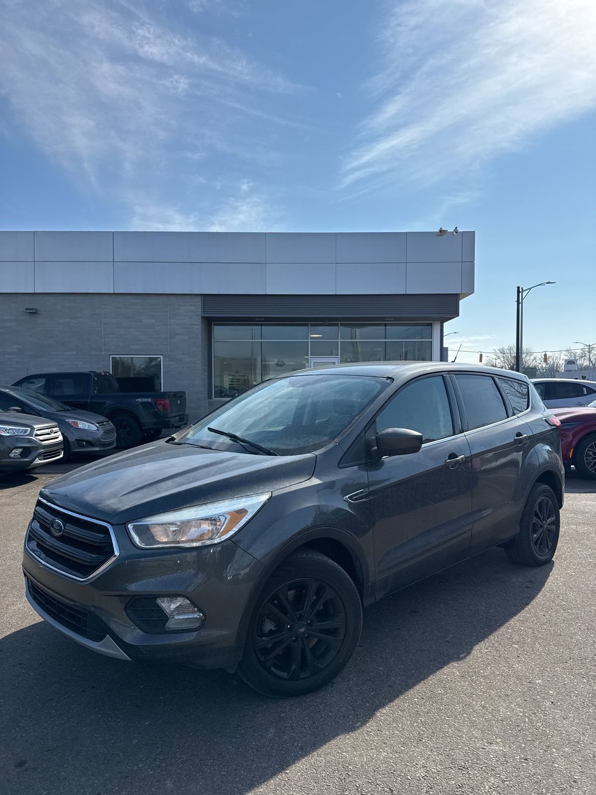 Used 2019 Ford Escape SE image 1