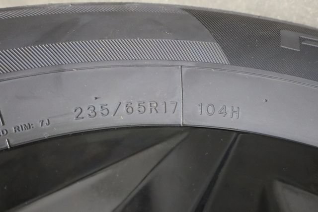 Used 2025 Kia Carnival FWD image 42