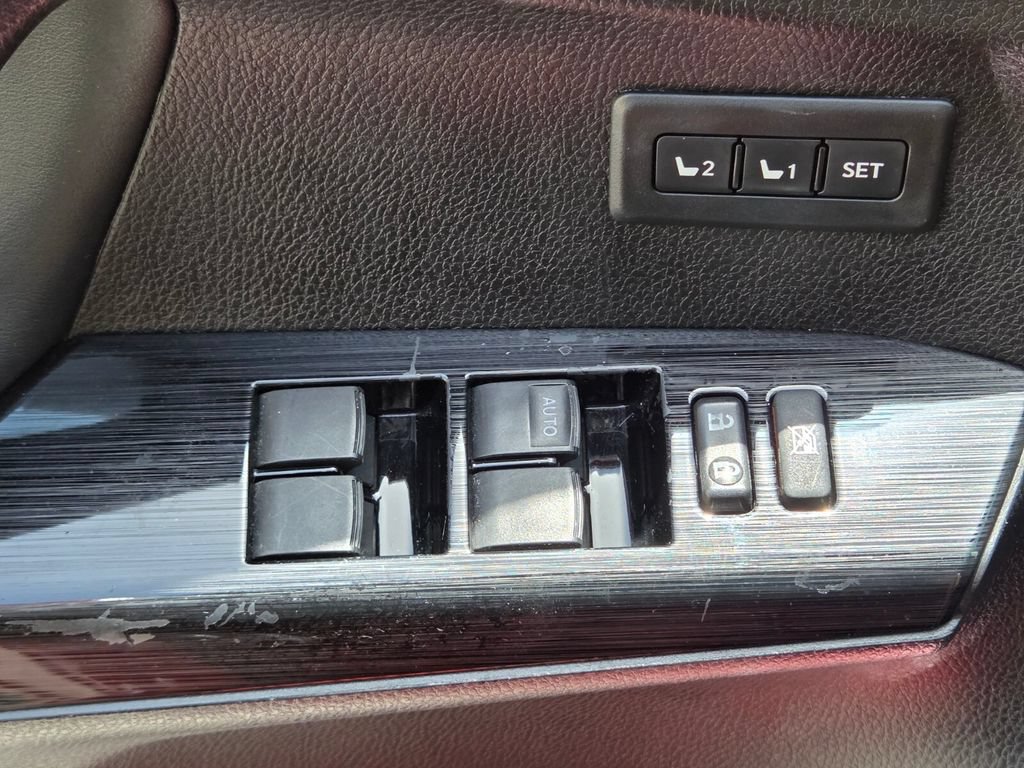 Used 2017 Toyota RAV4 Limited FWD image 32