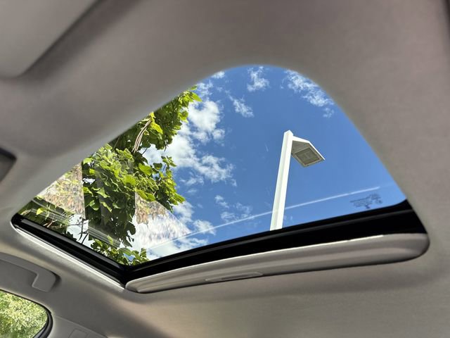 Used 2025 Nissan Sentra SR w/ SR Premium Package image 30