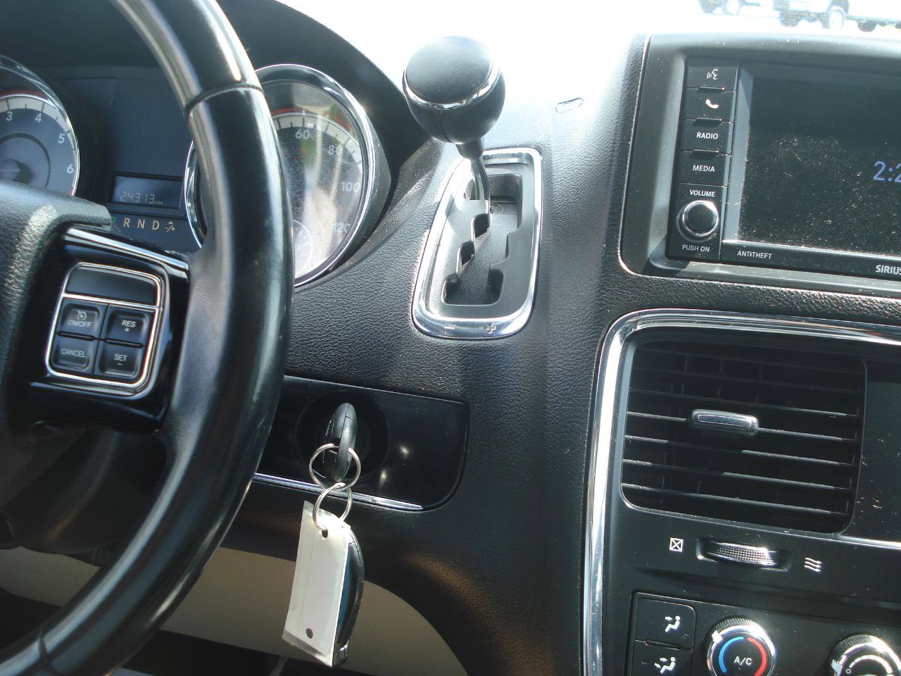 Used 2018 Dodge Grand Caravan SXT image 29