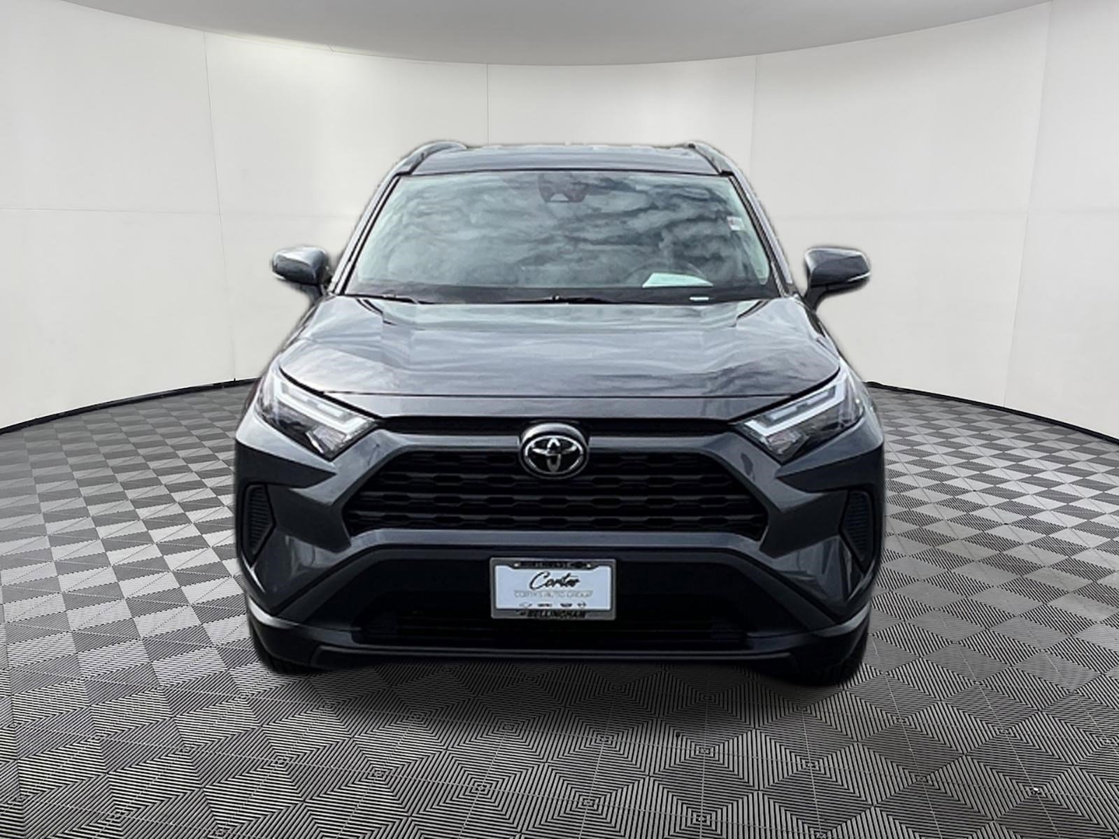Used 2025 Toyota RAV4 XLE AWD/4WD image 2