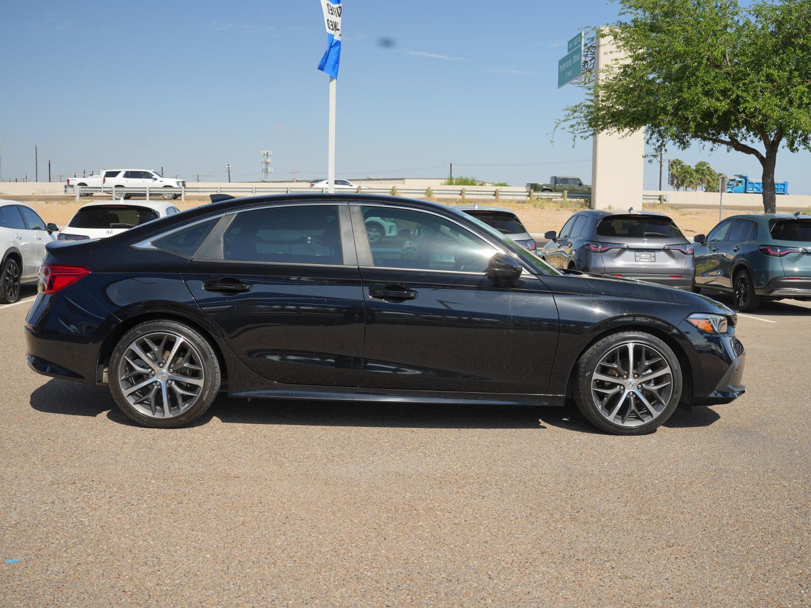 Used 2023 Honda Civic Touring image 4