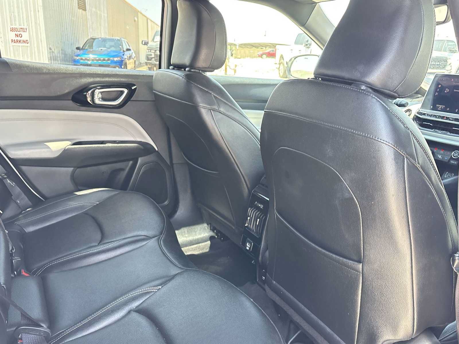 Used 2025 Jeep Compass Limited AWD/4WD image 17