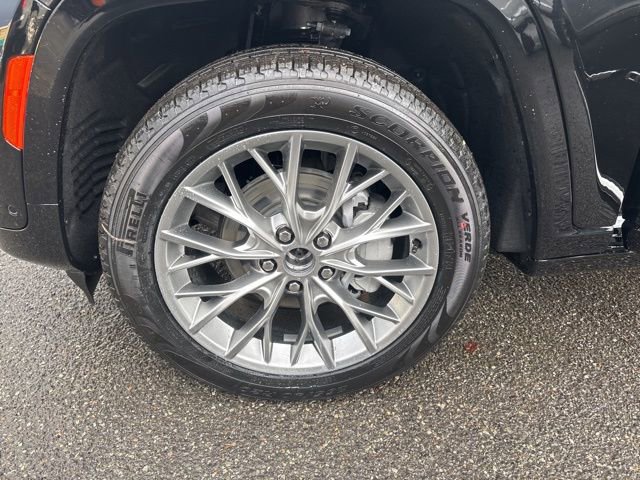 New 2025 Jeep Grand Cherokee Summit image 30