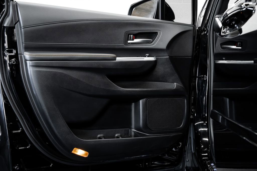 Used 2025 Toyota Sienna XLE Woodland Edition image 20