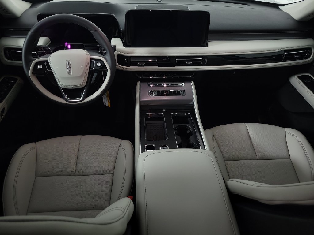 New 2026 Lincoln Aviator 2WD w/ Jet Appearance Package image 9