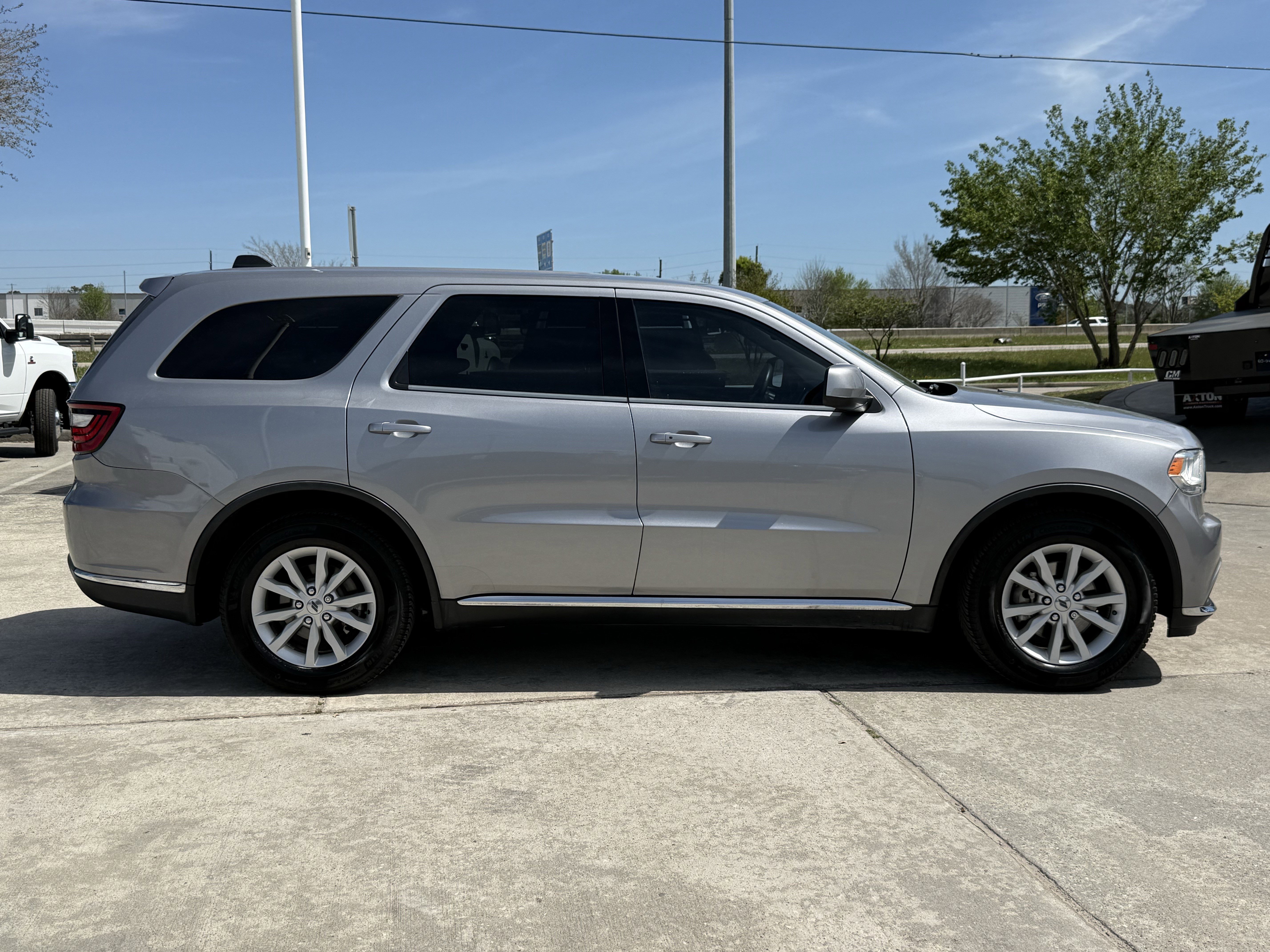 Used 2020 Dodge Durango SXT w/ 3rd Row Seating Group image 3
