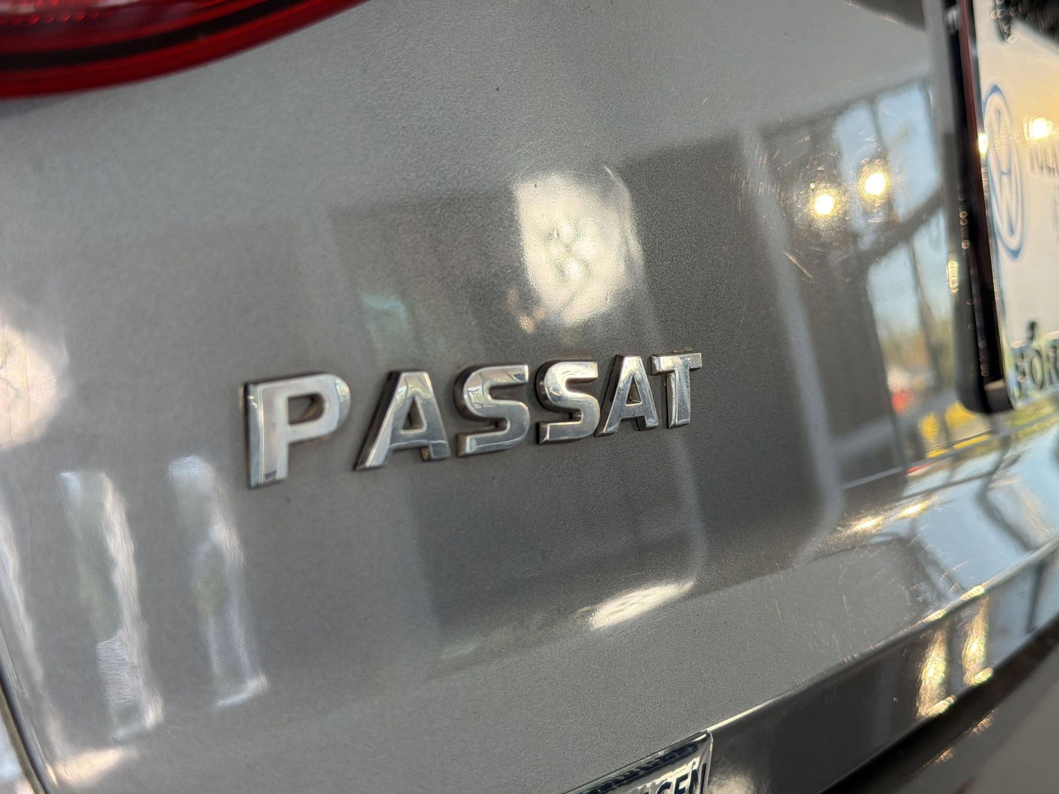 Used 2018 Volkswagen Passat 2.0T R-Line image 31