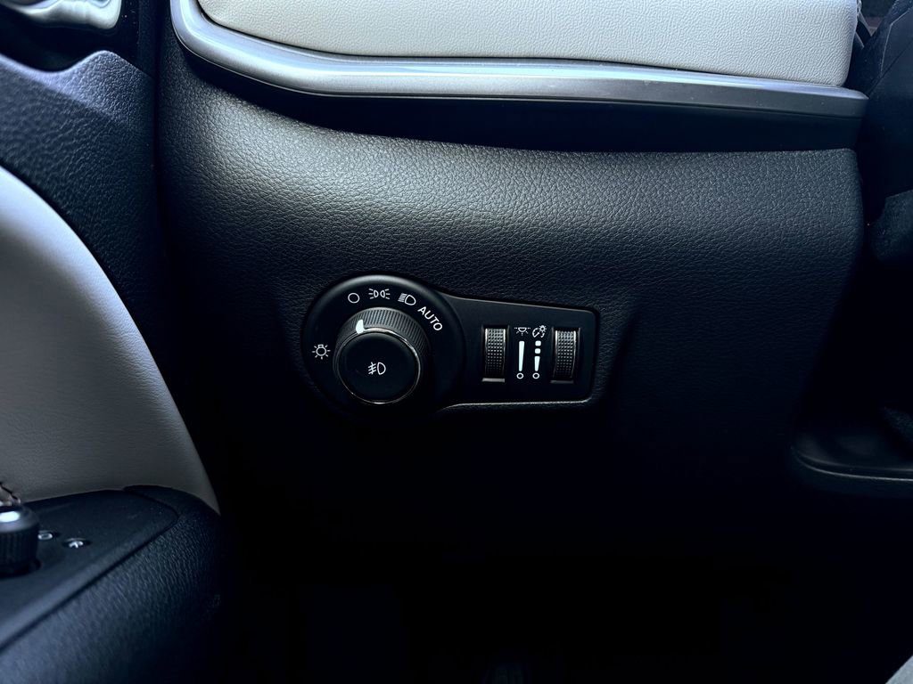 New 2026 Jeep Compass Limited image 14