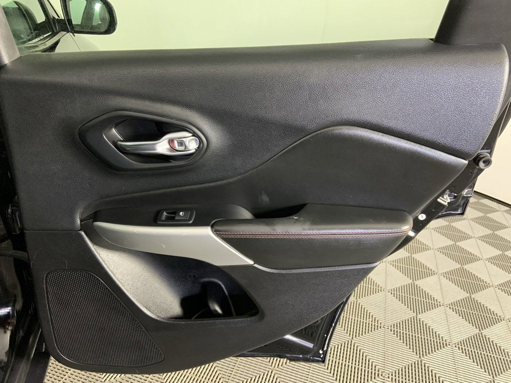 Used 2018 Jeep Cherokee Trailhawk w/ Quick Order Package 27L image 26