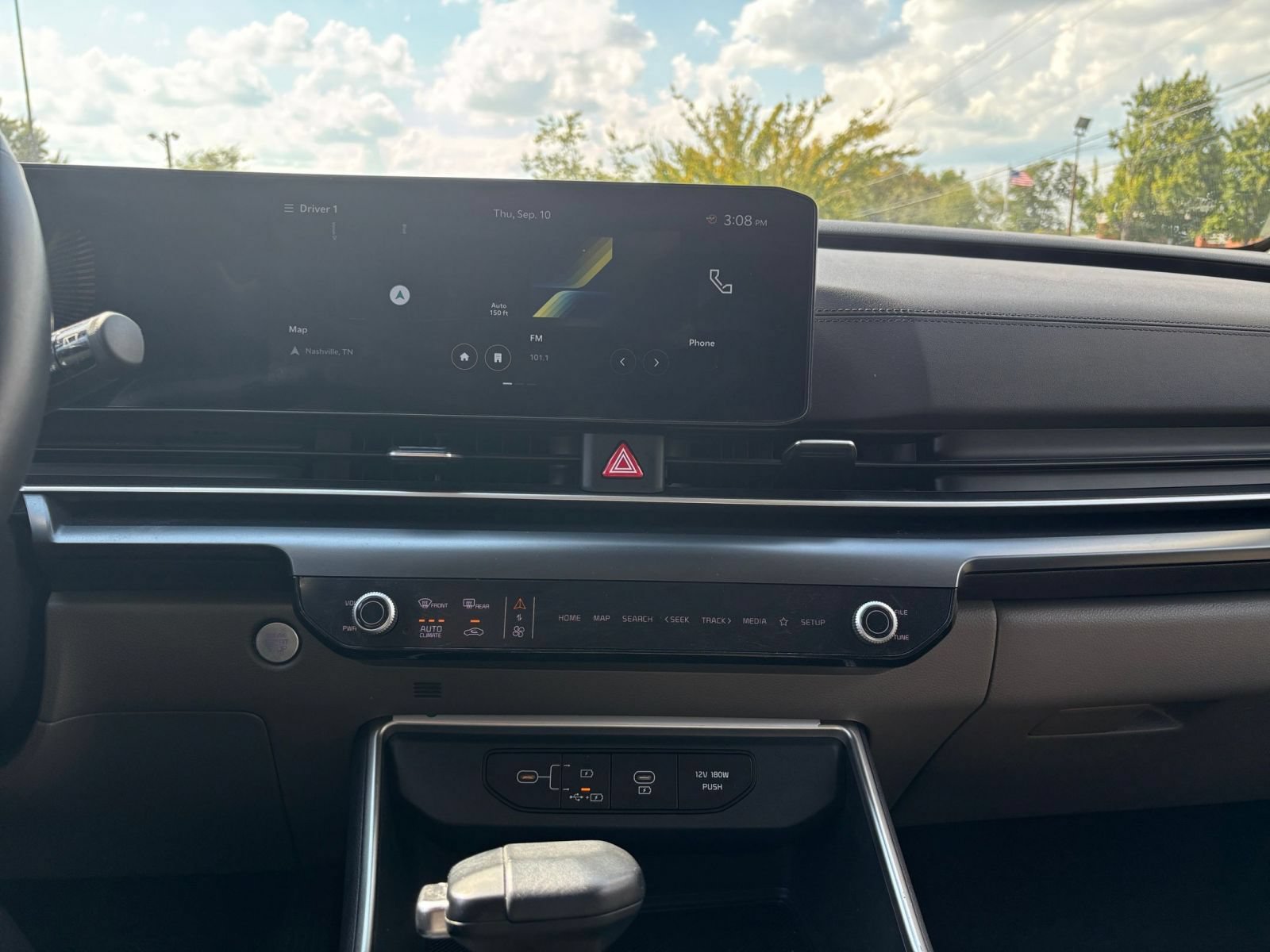 Used 2026 Kia Carnival FWD image 16