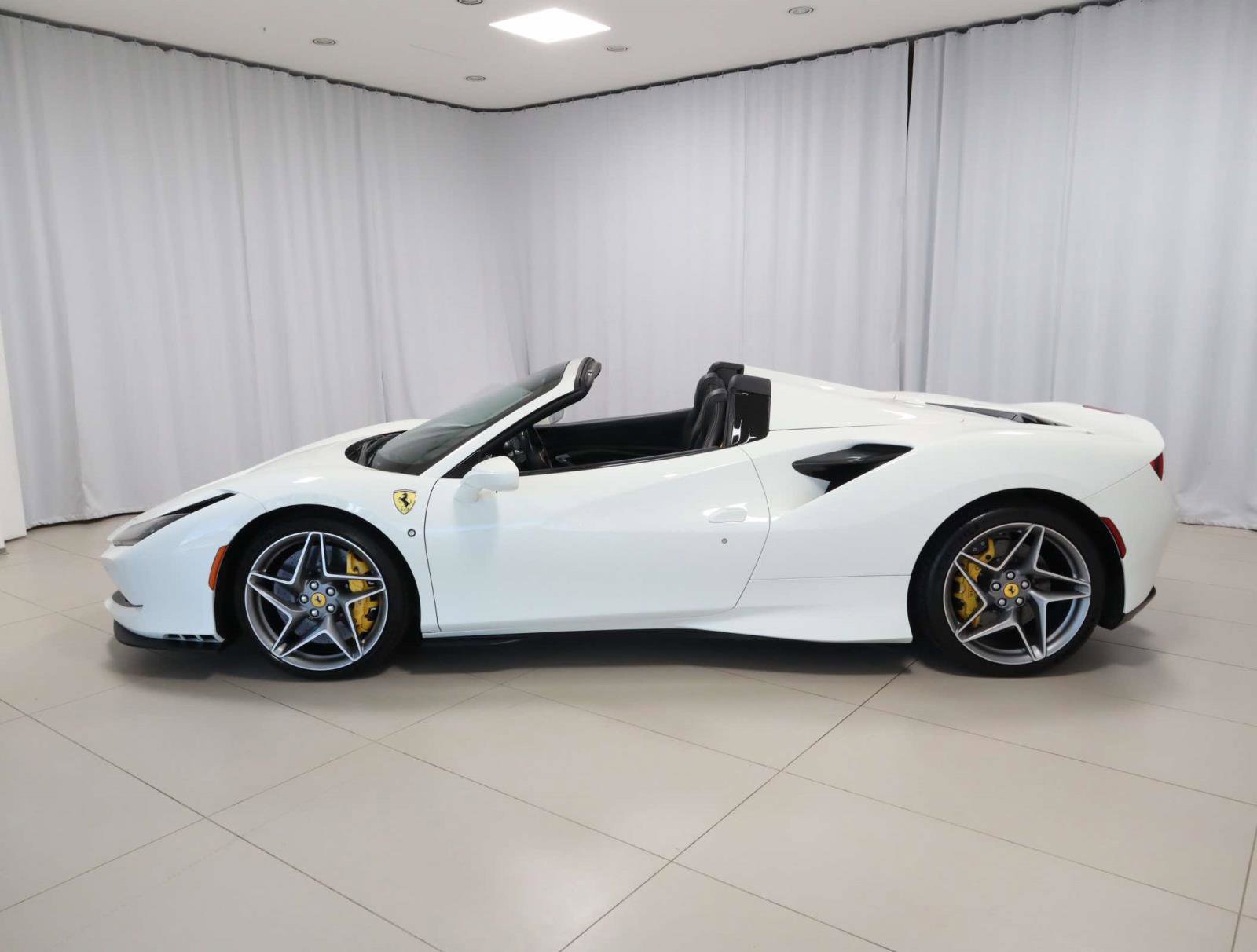 Used 2021 Ferrari F8 Tributo image 16