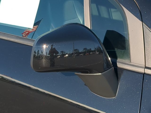 Used 2021 Chevrolet Trax LT w/ Midnight Edition FWD image 12
