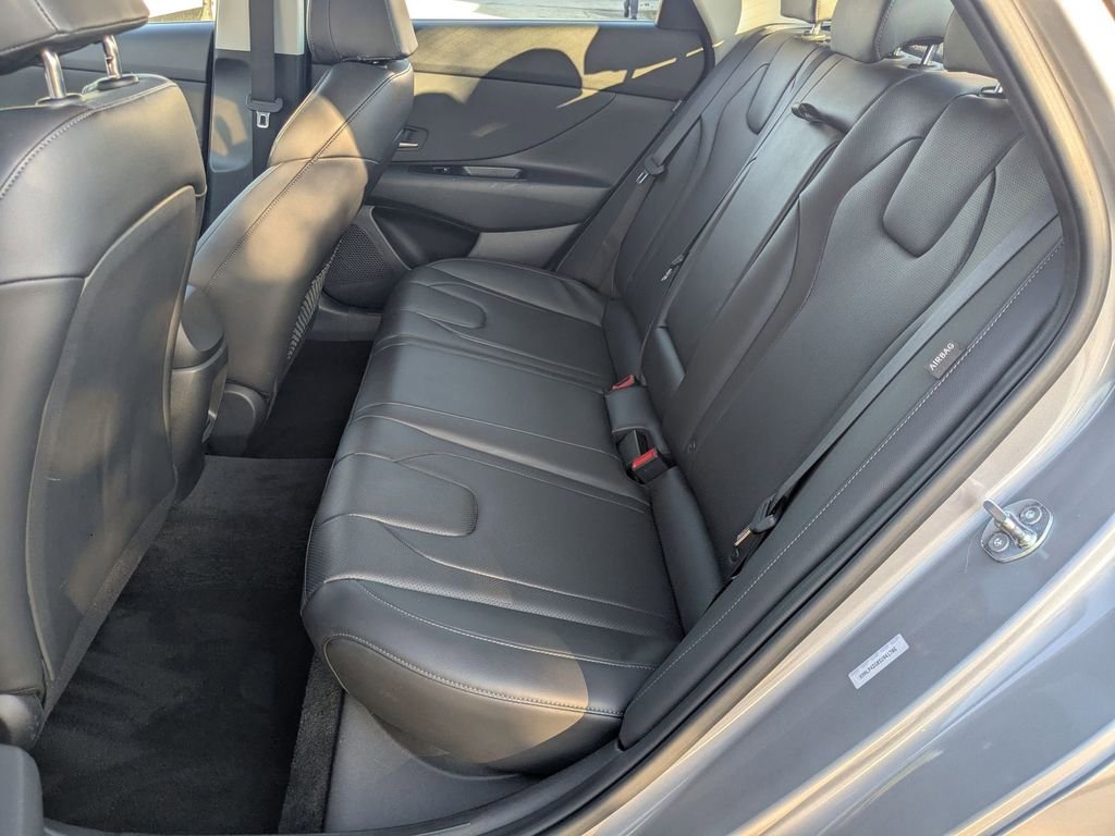 Used 2025 Hyundai Elantra Limited image 23