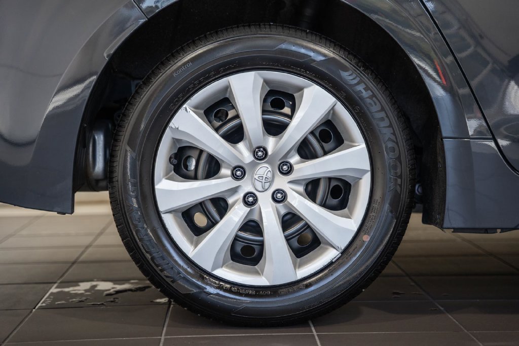 Used 2025 Toyota Corolla LE FWD image 14