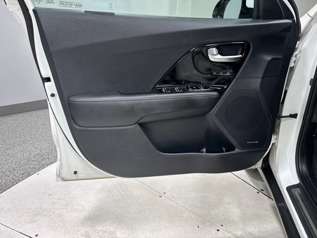 Used 2019 Kia Niro Touring FWD image 12
