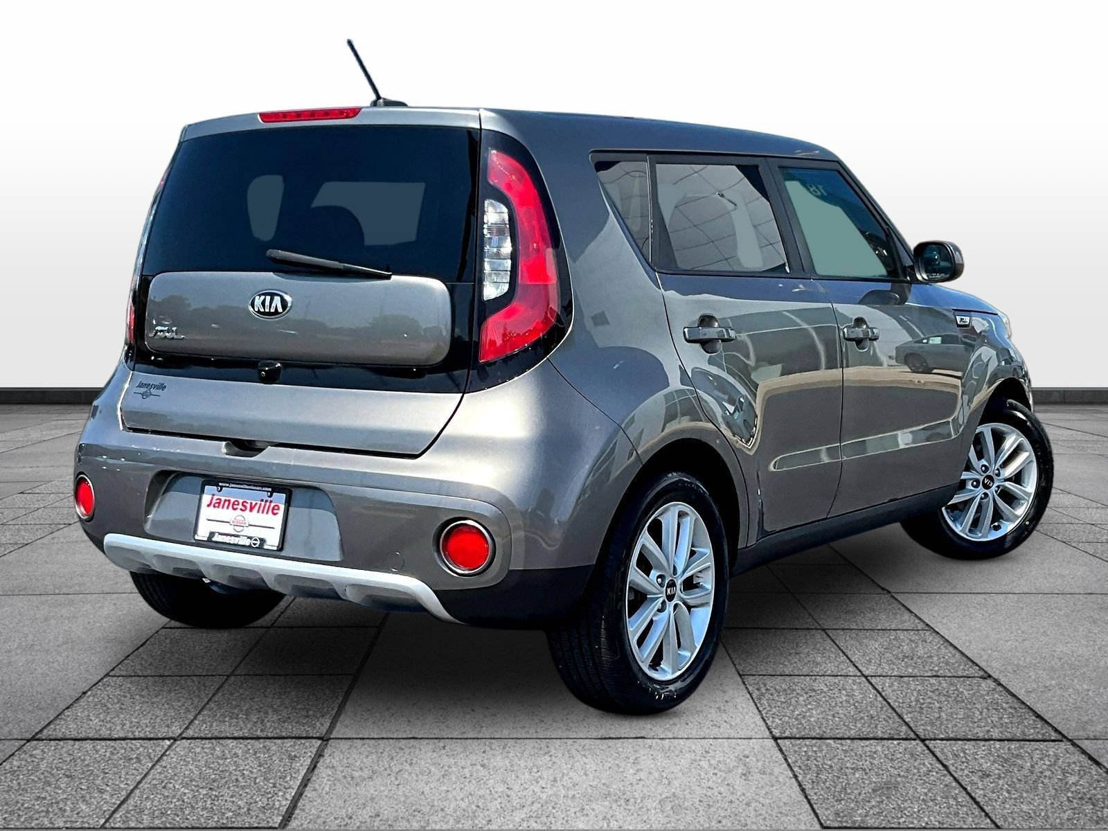 Used 2018 Kia Soul + FWD image 7