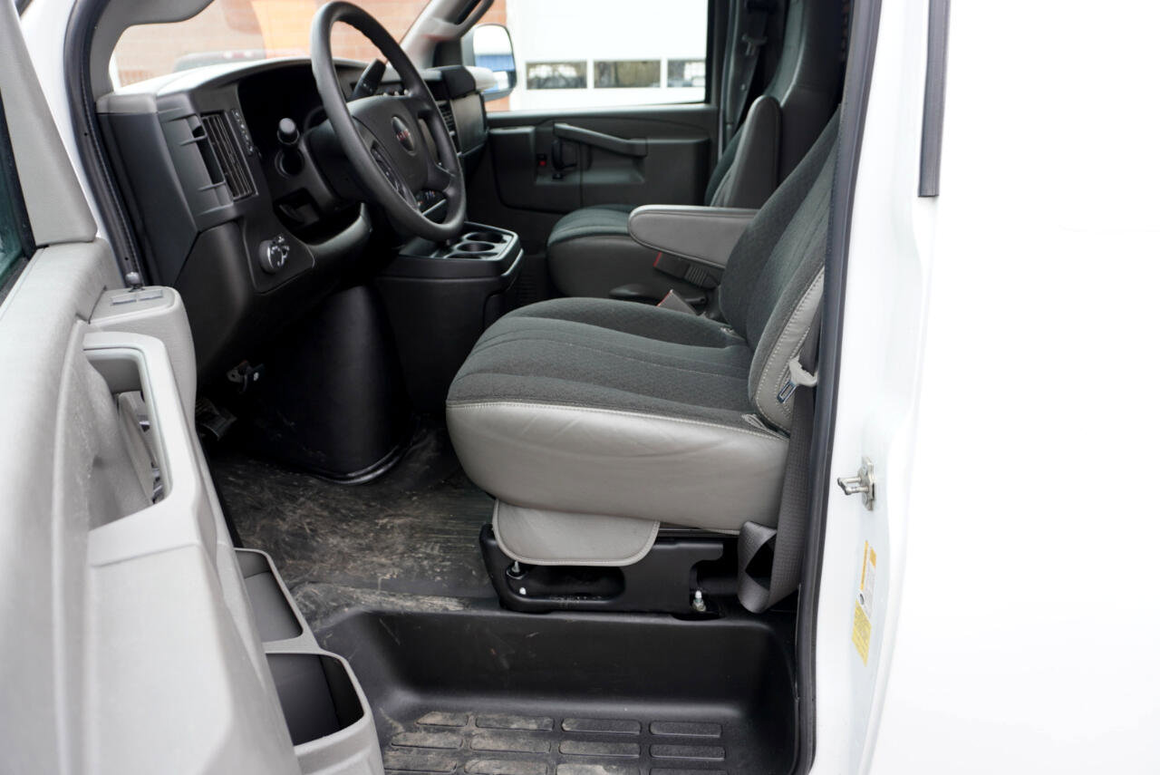 Used 2022 GMC Savana 2500 w/ Driver Convenience Package image 16