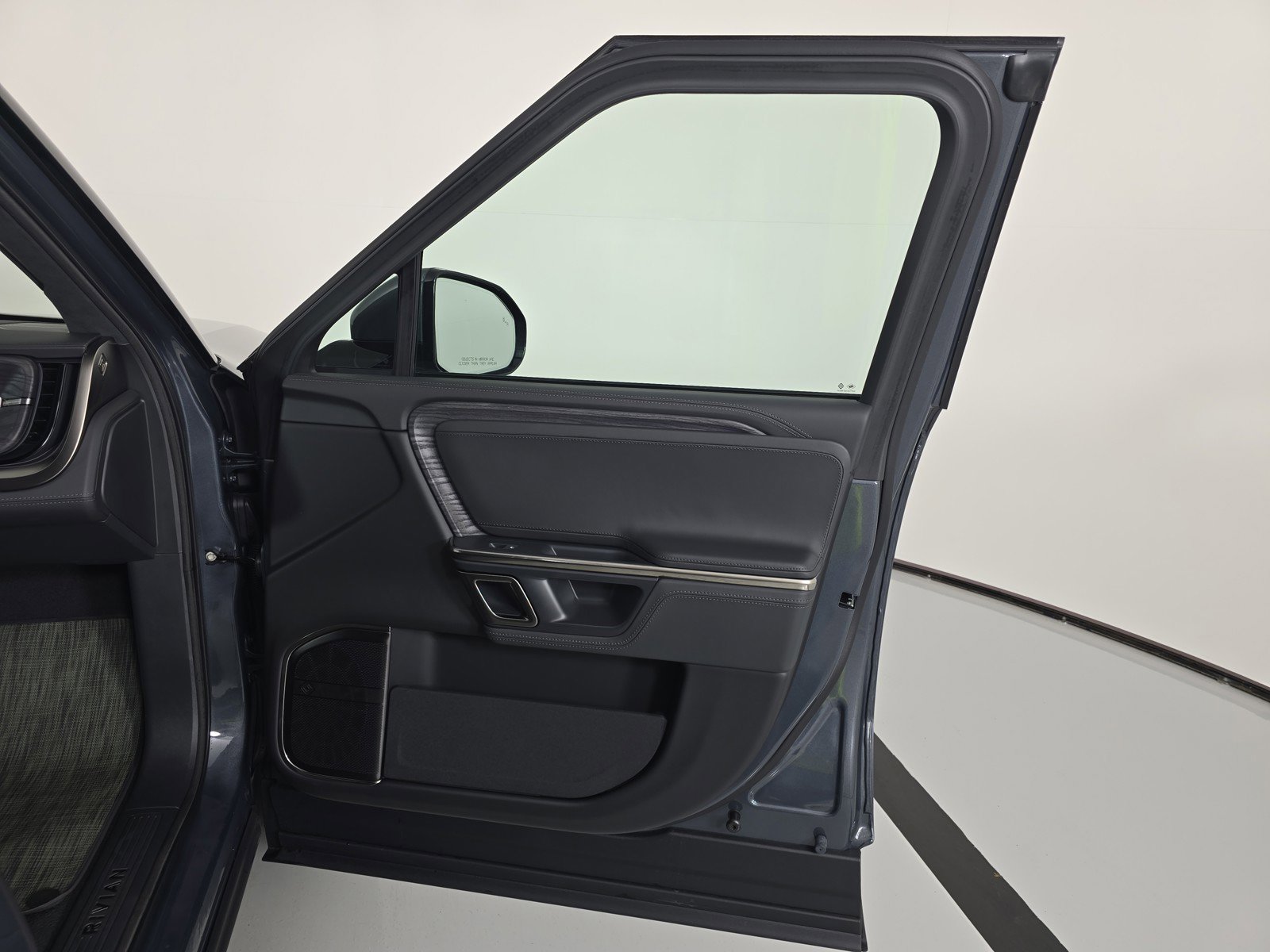 Used 2023 Rivian R1S Adventure image 18