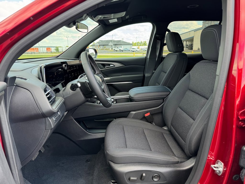 New 2025 Chevrolet Traverse LT image 9