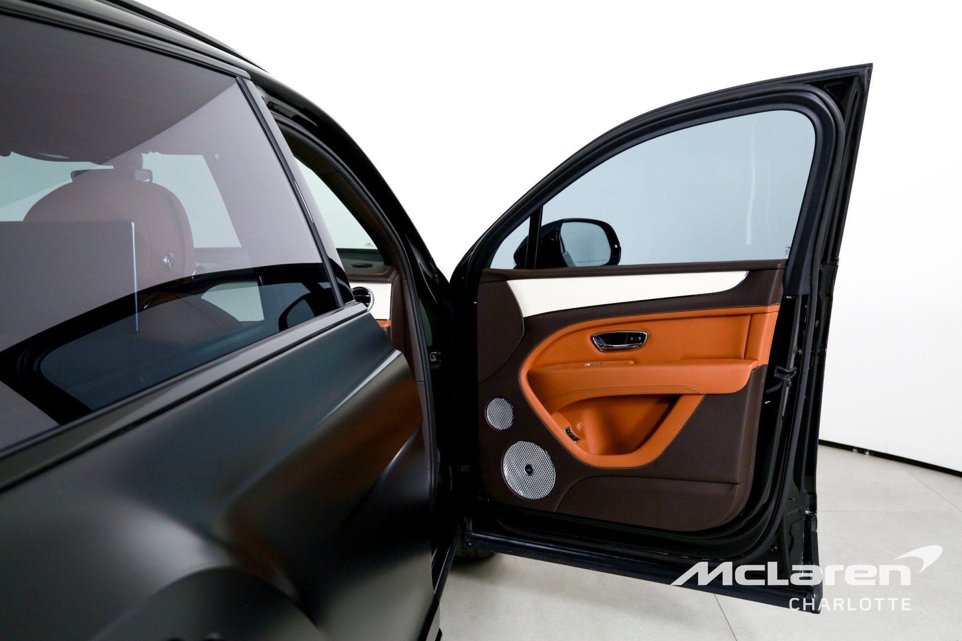 Used 2023 Bentley Bentayga Extended Wheelbase image 30