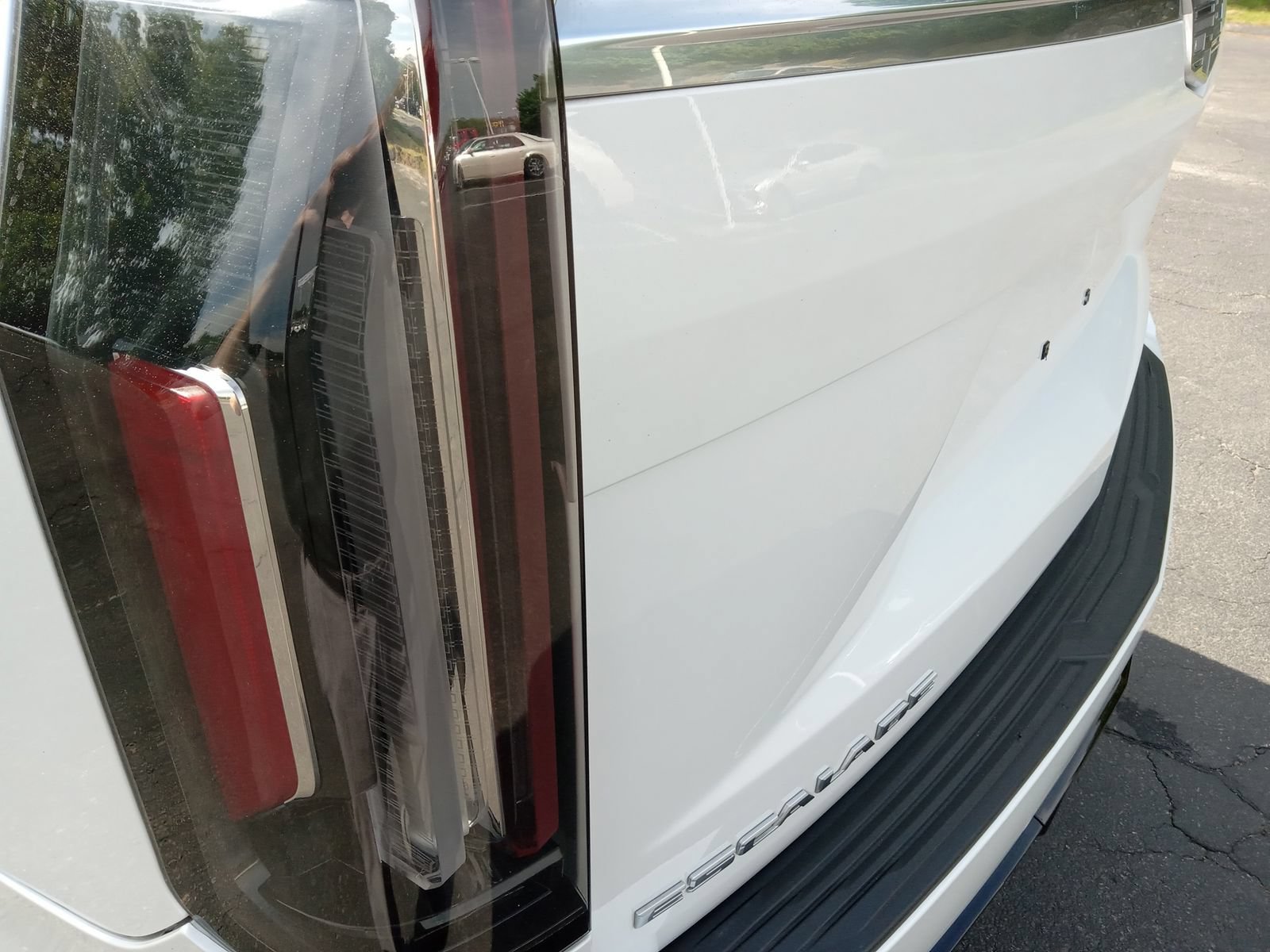 Used 2023 Cadillac Escalade ESV Premium Luxury w/ LPO, Radiant Package AWD/4WD image 8