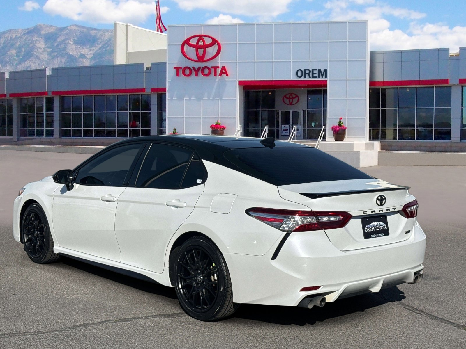 Used 2020 Toyota Camry XSE w/ Navigation Package FWD image 5