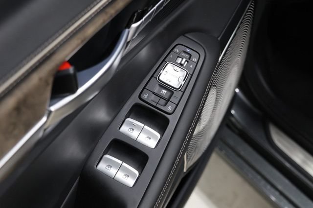 Used 2021 Genesis G90 3.3T Premium RWD image 19