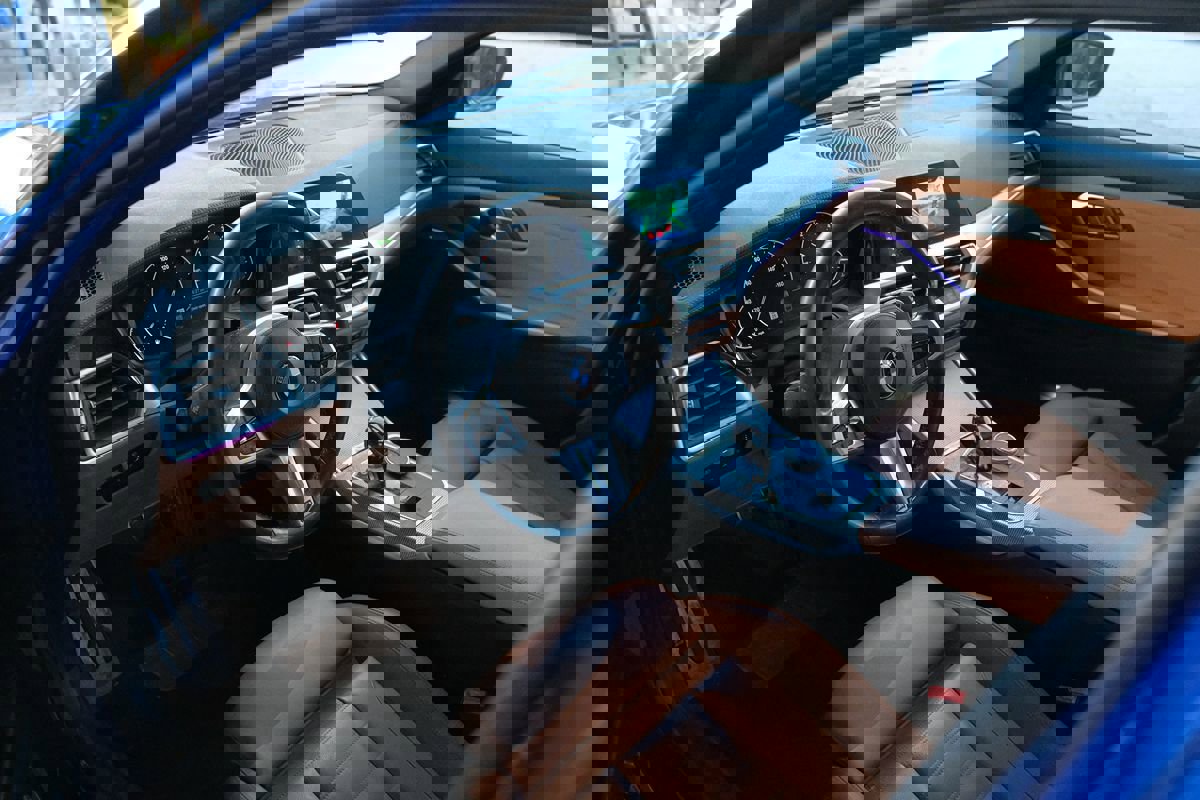 Used 2020 BMW 330i Sedan w/ M Sport Package image 11