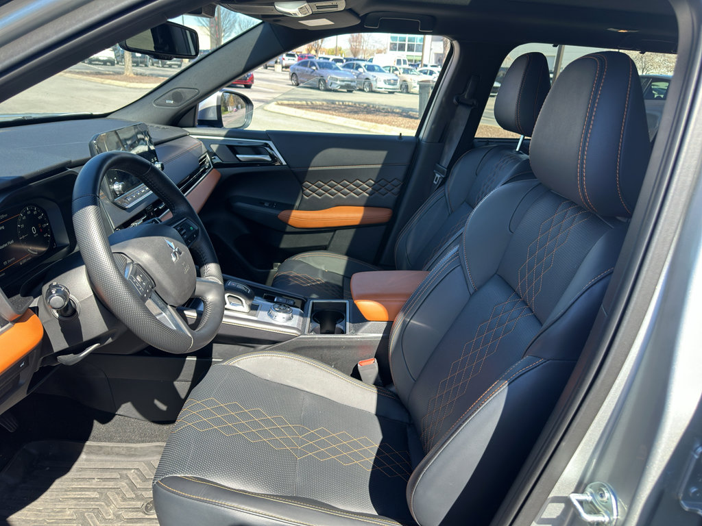 Used 2024 Mitsubishi Outlander SEL image 14