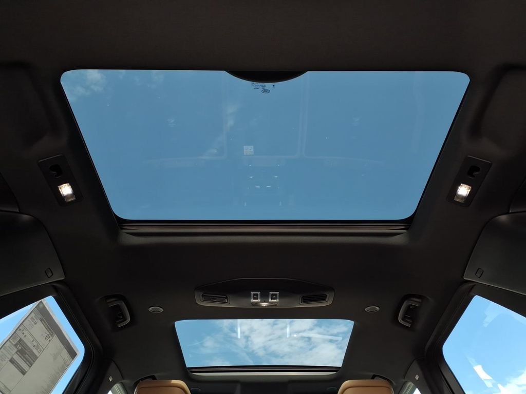 New 2026 Land Rover Discovery Limited Edition AWD/4WD image 25