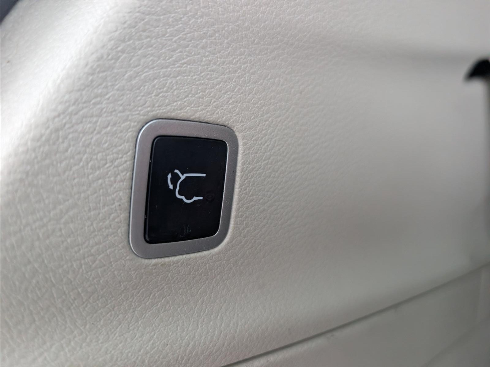 Used 2023 Chrysler Pacifica Touring-L FWD image 14