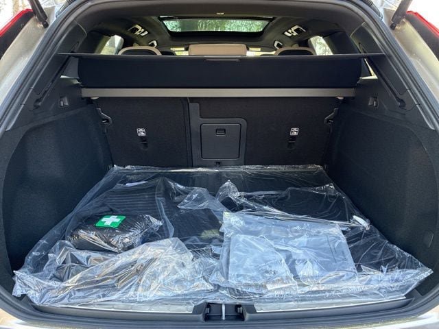 New 2026 Volvo XC60 B5 Plus w/ Protection Package Premier AWD/4WD image 18