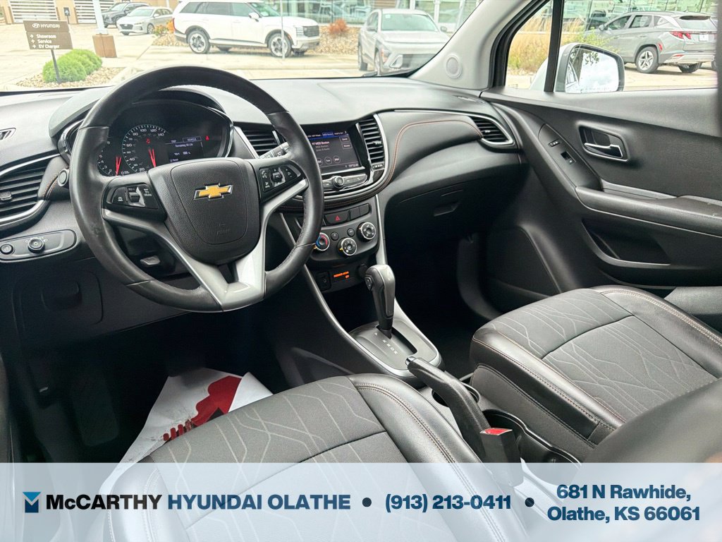 Used 2020 Chevrolet Trax LT w/ LT Convenience Package FWD image 3