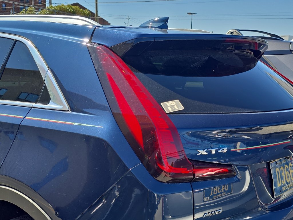 Used 2022 Cadillac XT4 Premium Luxury w/ Enhanced Visibility Package image 9