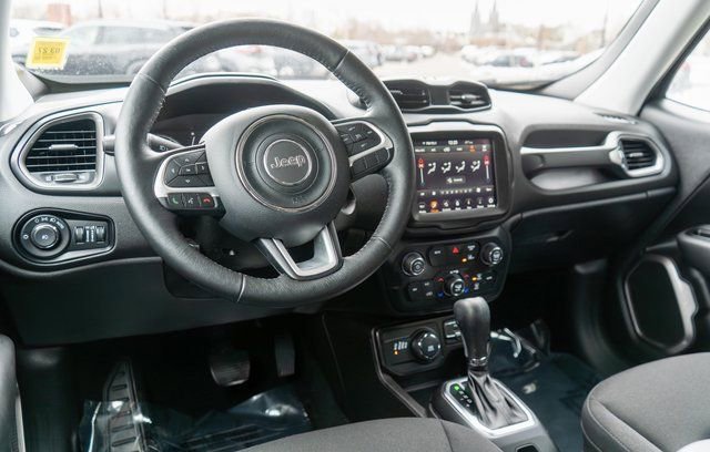 Used 2023 Jeep Renegade Latitude w/ Premium Group image 13