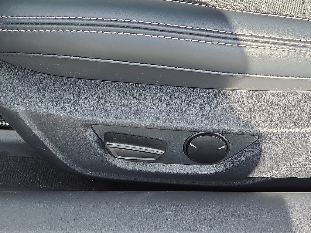 Used 2026 Ford Mustang Coupe RWD image 17