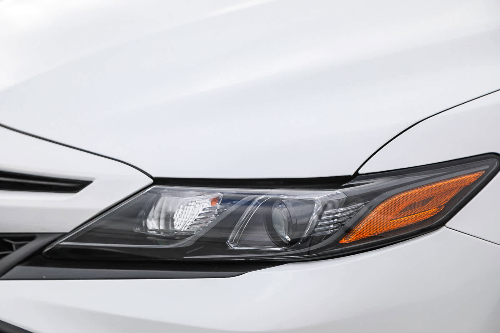 Used 2021 Toyota Camry SE w/ Convenience Package image 8